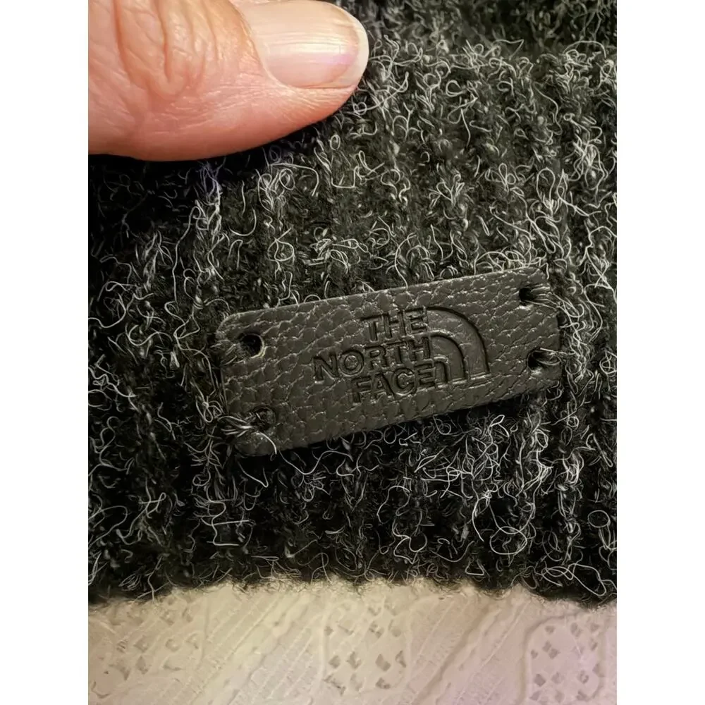 The North Face Cable Knit Beanie Hat Gray One Size Unisex Cozy Winter Cap